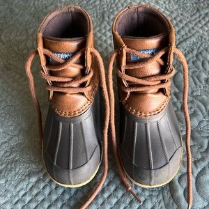 Pair of Sperry port boot. Toddler size 8.